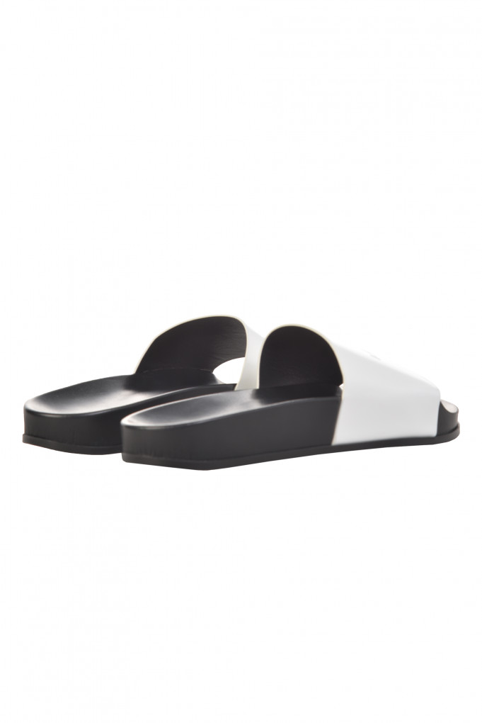 Купити Шльопанці Vetements 3