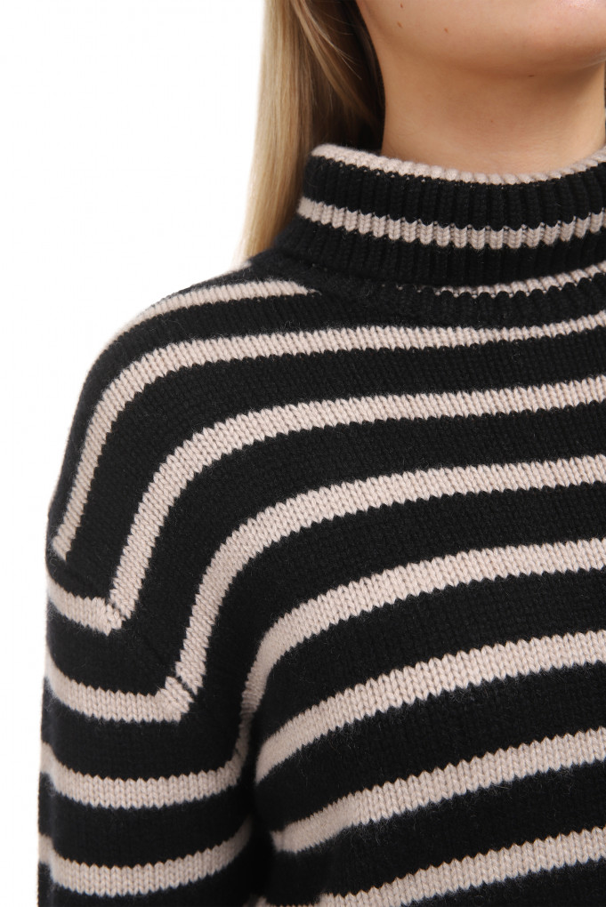 Купити Светр Lisa Yang 4